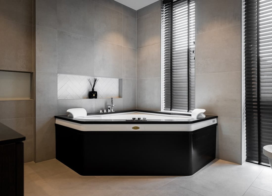 l0cnt8yh-ujea9y_orig